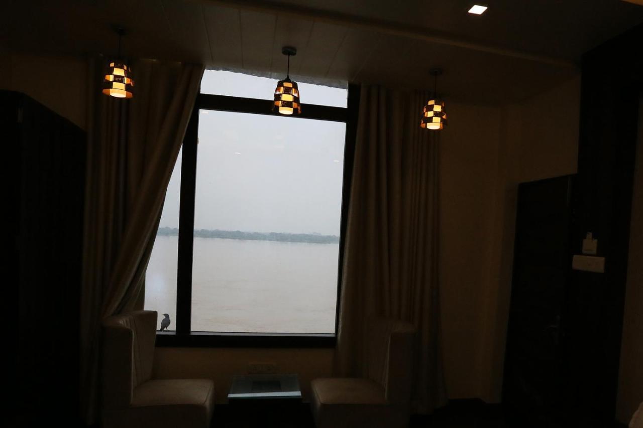 A Palace On River Varanasi Bagian luar foto